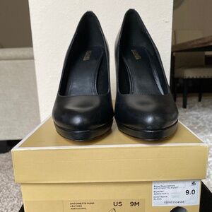 Michael Kors Antoinette Pump